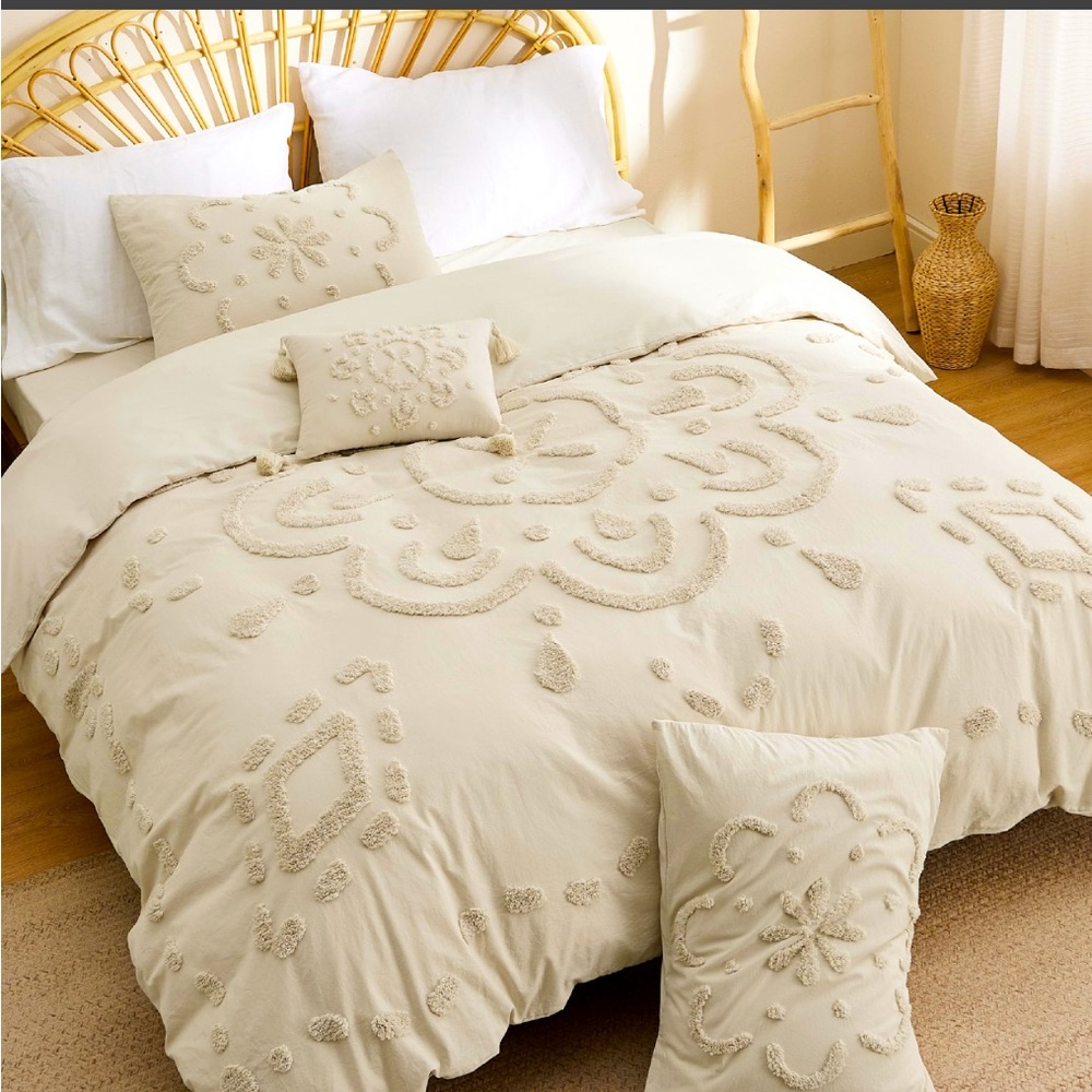 Gorgeous boho cream duvet cover, pillow cases and fitted sheet. Bedsure